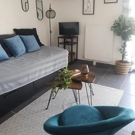 Studio, Balcon, Parking, Commerces & Transports *