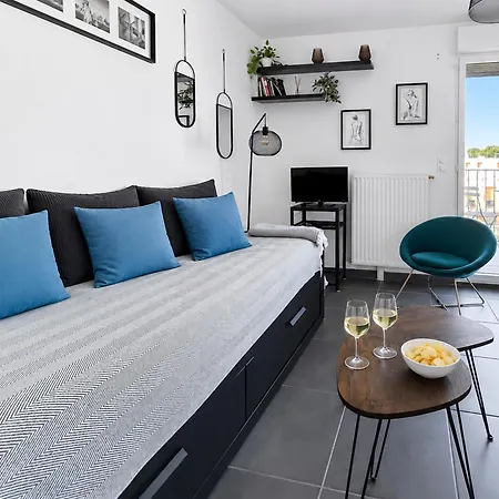 Studio, Balcon, Parking, Commerces & Transports * Nantes