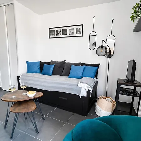Studio, Balcon, Parking, Commerces & Transports