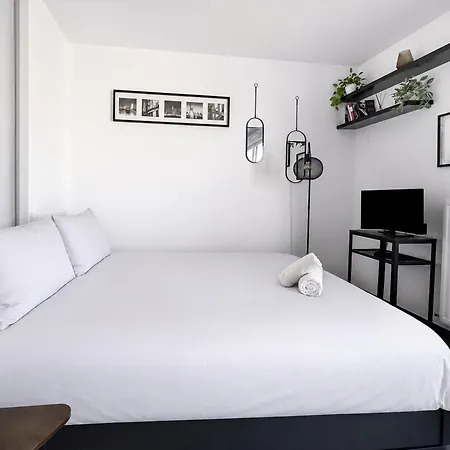 아파트 Studio, Balcon, Parking, Commerces & Transports *